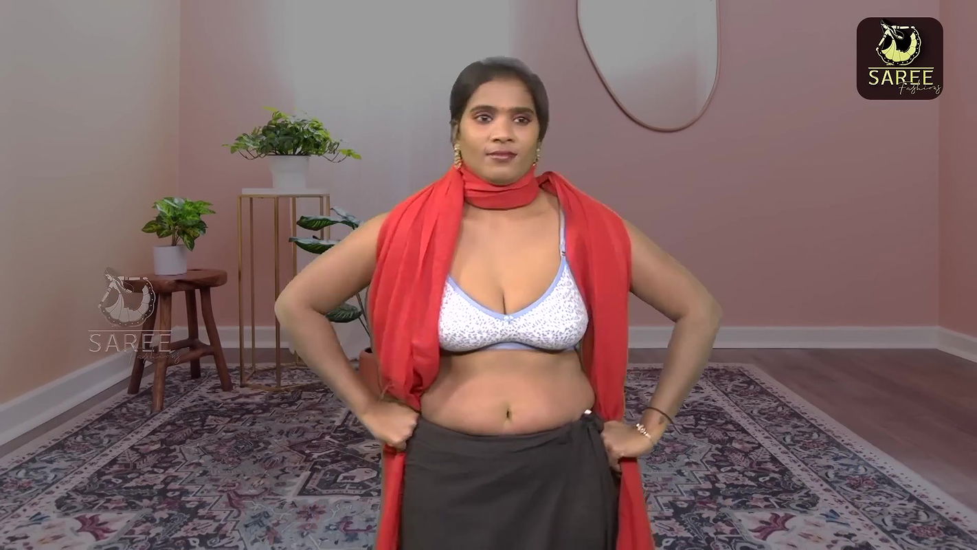 Horny booby aunty wearing sari showing huge cleavage and hot navel backless show