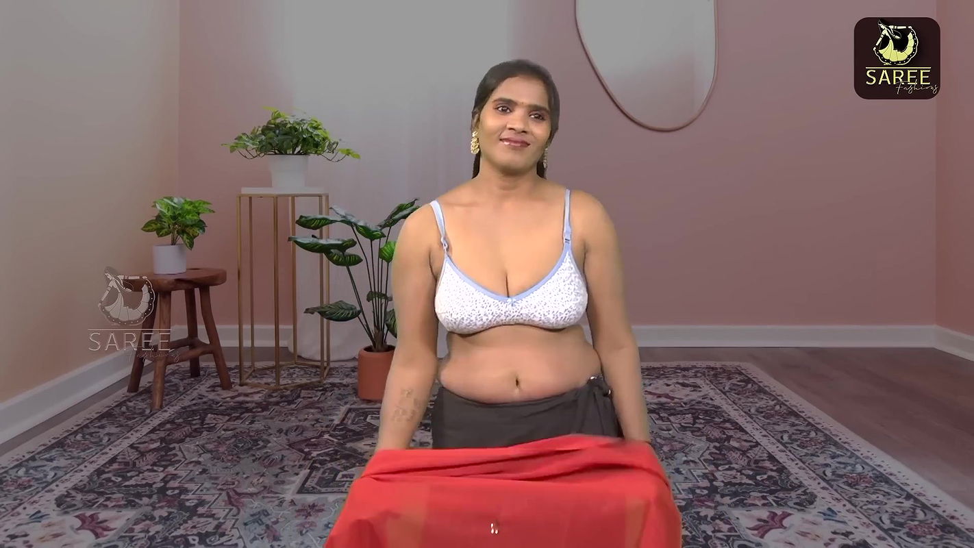 Horny booby aunty wearing sari showing huge cleavage and hot navel backless show