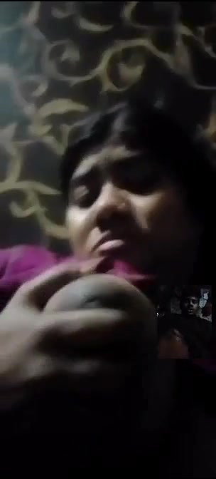Unsatisfied Horny Bhabi Showing Her Bigboobs
