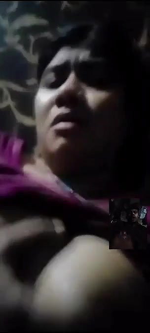 Unsatisfied Horny Bhabi Showing Her Bigboobs