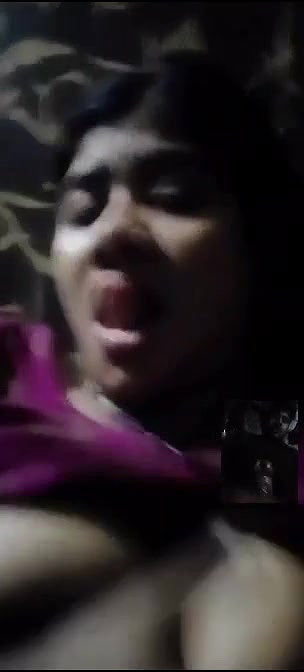 Unsatisfied Horny Bhabi Showing Her Bigboobs