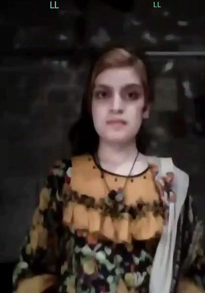 Slim Paki Girl Showing Ger Small Boobs