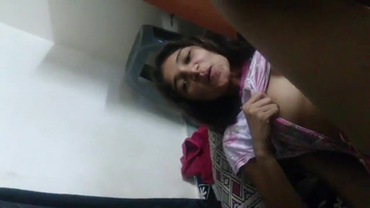 Tamil Beautiful Cousin Showing Yummy Boobs And Tight Pussy – With Hindi Audio