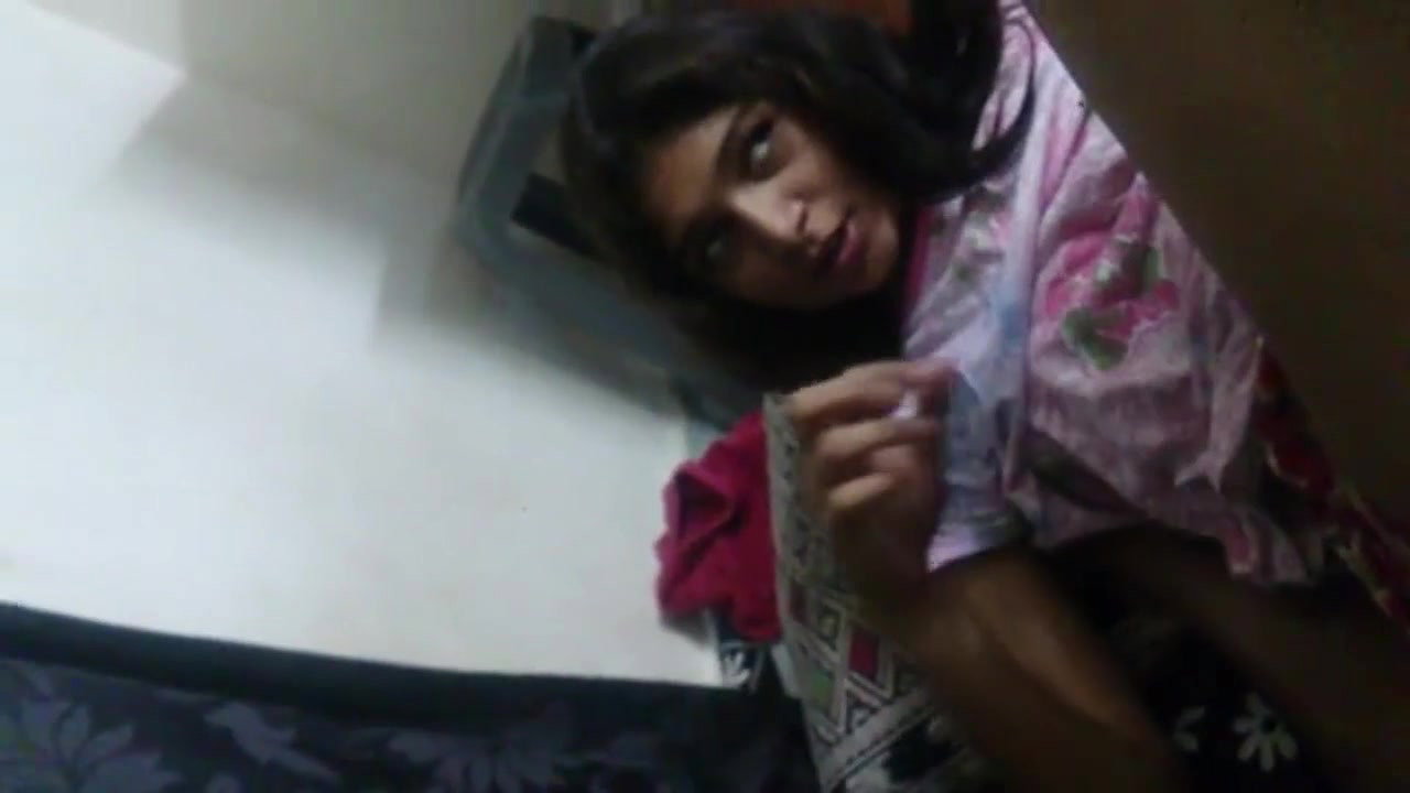 Tamil Beautiful Cousin Showing Yummy Boobs And Tight Pussy – With Hindi Audio