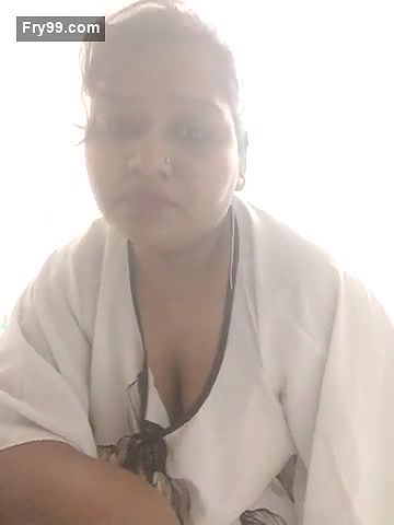 Kajal Bhabhi Showing her Boobs and bathing with dewar