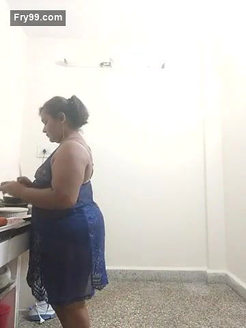 Kajal Bhabhi Showing her Boobs and bathing with dewar