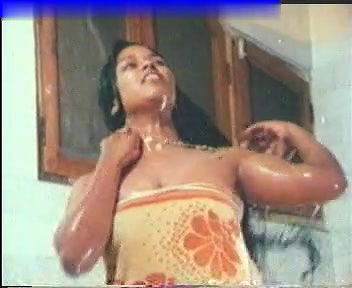 Bathing Beauty Kannada B Grade Actress