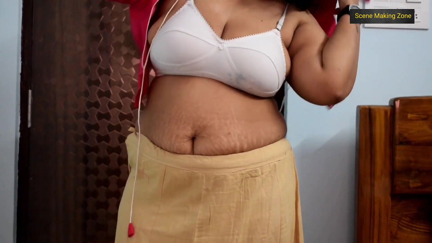 big navel curve stretch saree aunty hot