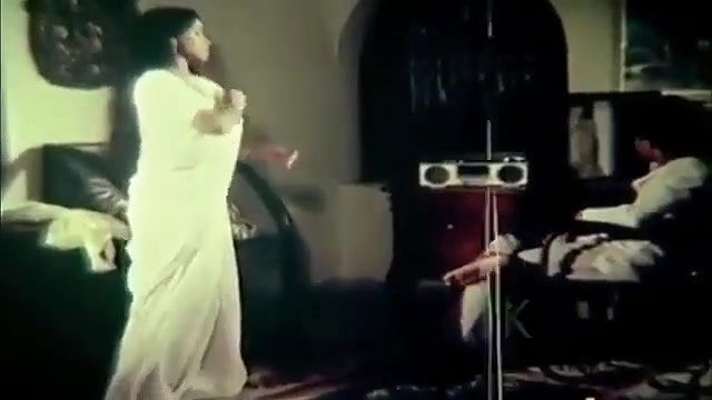 Desi Indian Hot & Sexy B Grade Actress Hot Saree & Blouse Strip Scene HD