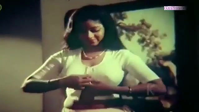 Desi Indian Hot & Sexy B Grade Actress Hot Saree & Blouse Strip Scene HD
