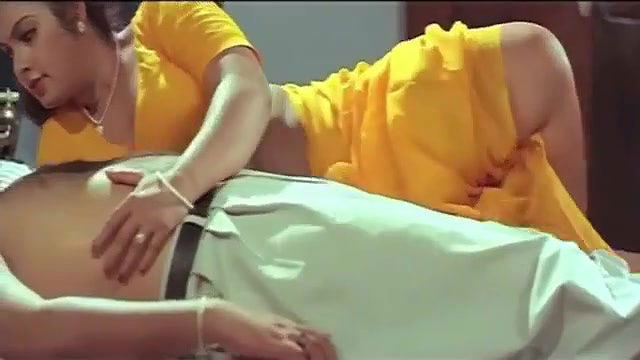 Hot mallu aunty romantic scene (1)