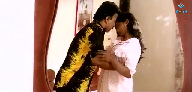 Mallu Aunty Romance On Bed