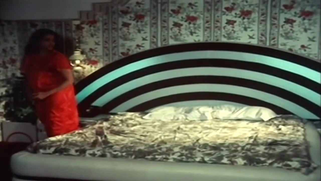 Raagam Sreeragam HD Scene 4 Jayachitra Hot Liplock Smooching Side Boobs