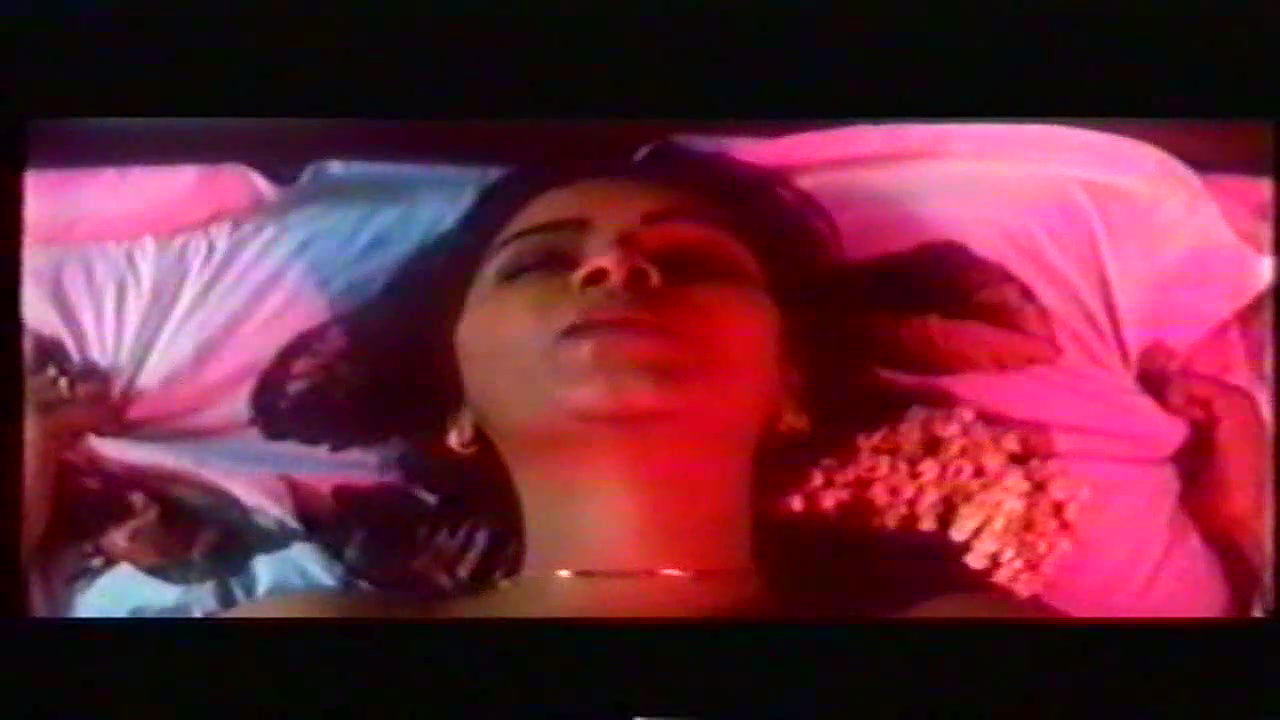 Reshma Mallu Spicy liplock smooching