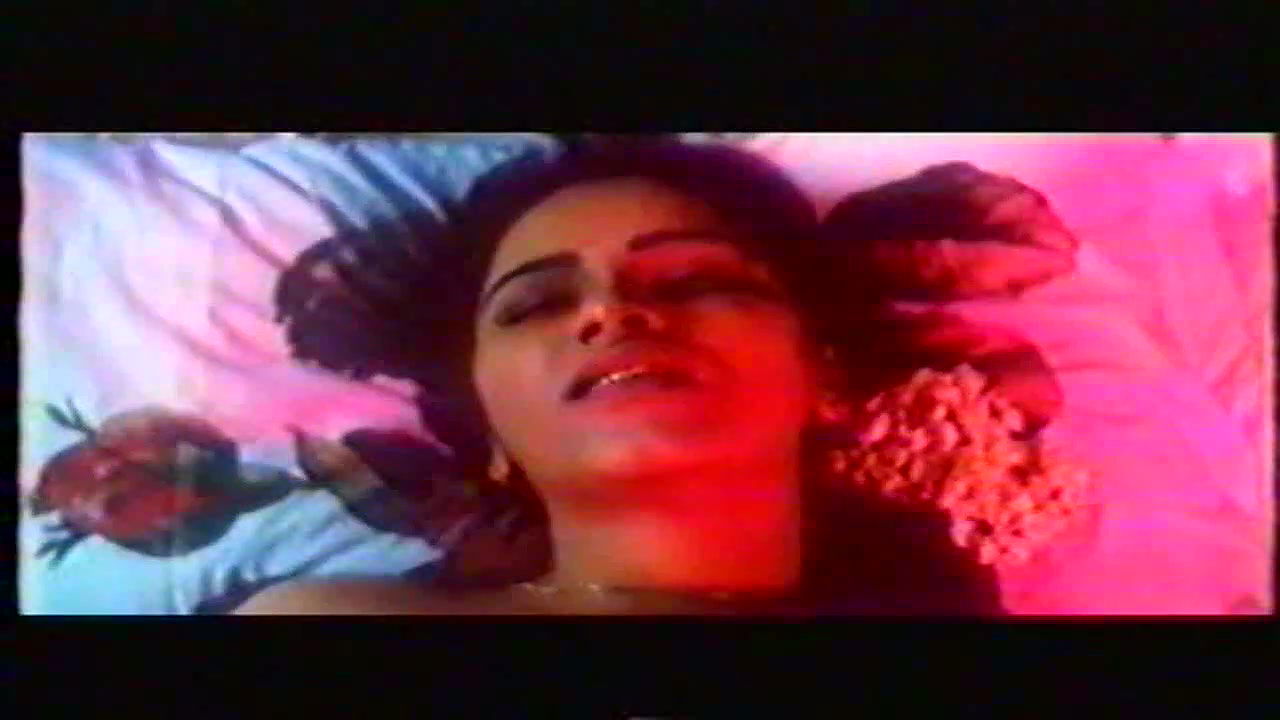 Reshma Mallu Spicy liplock smooching