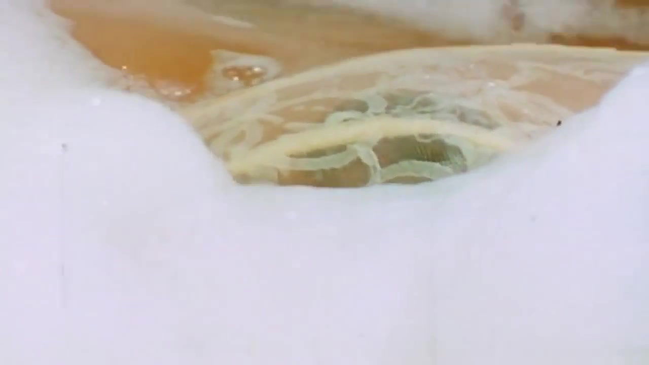 z Hot B grademovie Actress bath scene