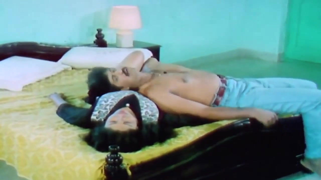 z Hot B grademovie Actress bath scene