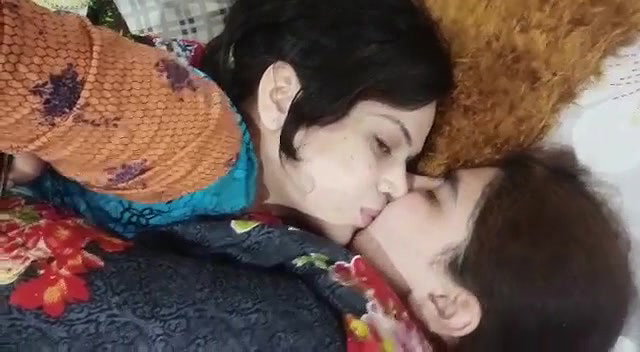 Very Beautiful Paki Sisters Having Fun sucking boobs kissing