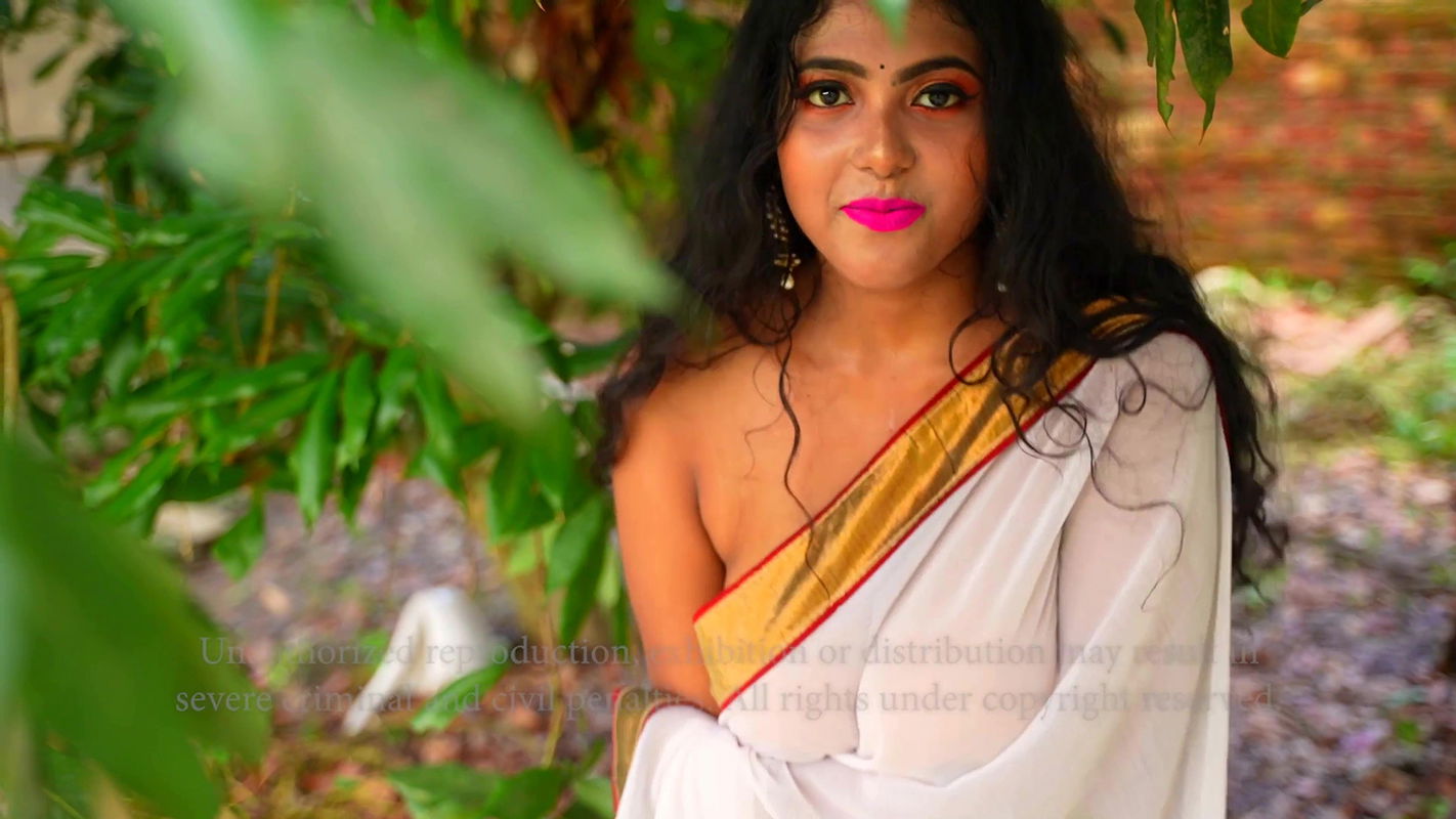 4K Roohi White Saree