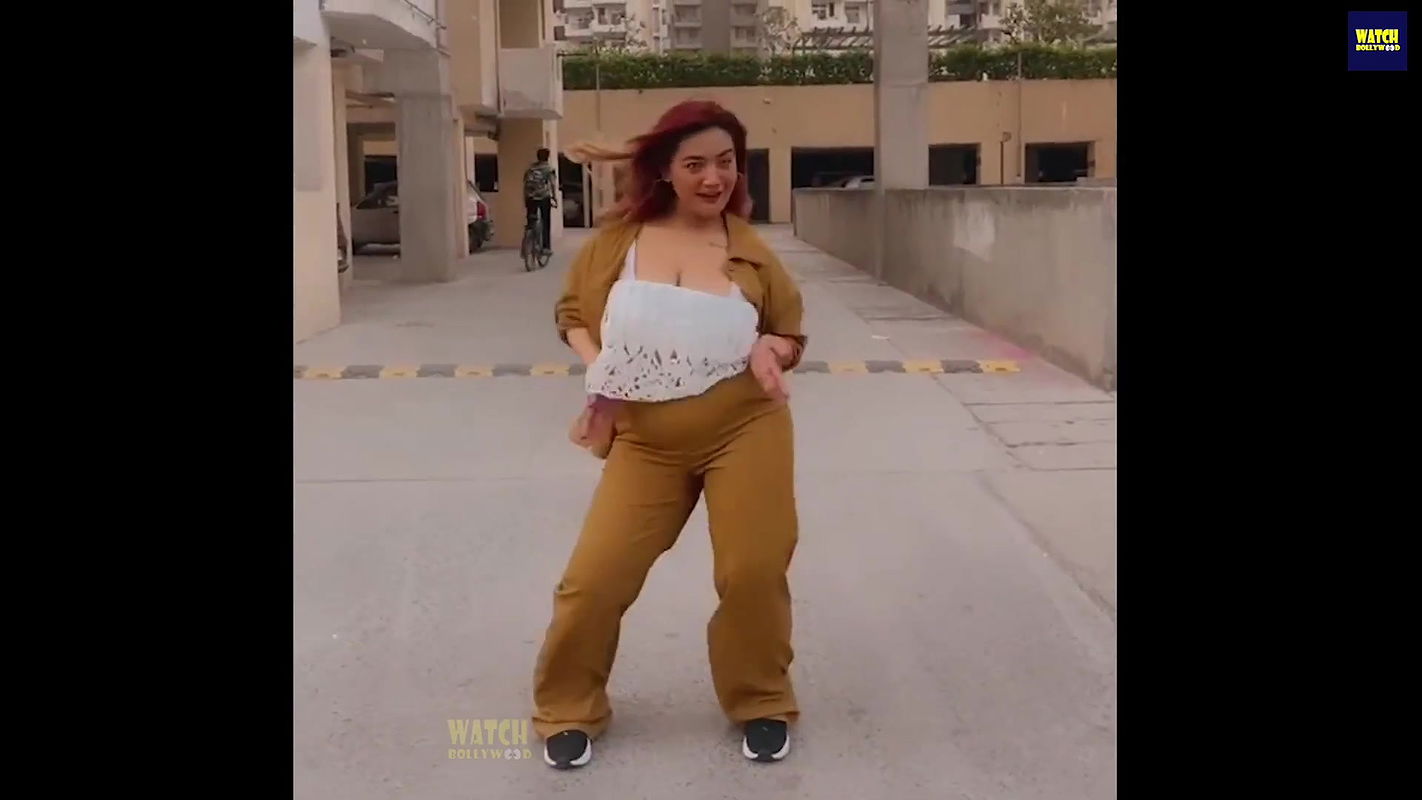 Aashika Bhatia Big Boobs Cleavage Show