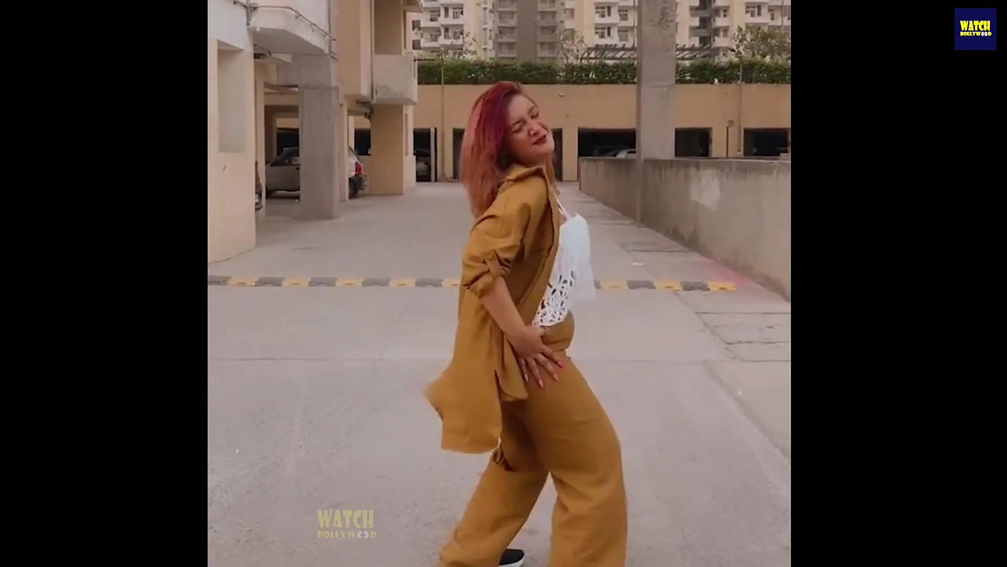 Aashika Bhatia Big Boobs Cleavage Show