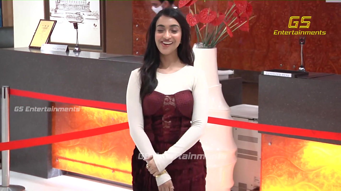 Actress Amrin Qureshi Latest PhotoShoot.mkv