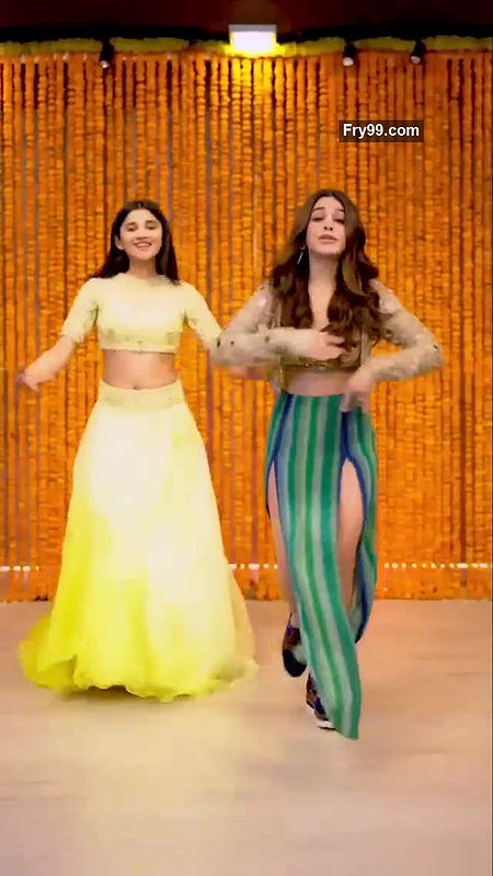 Actress kanikhamann sexy navel & thigh dance show for kushiyan da song