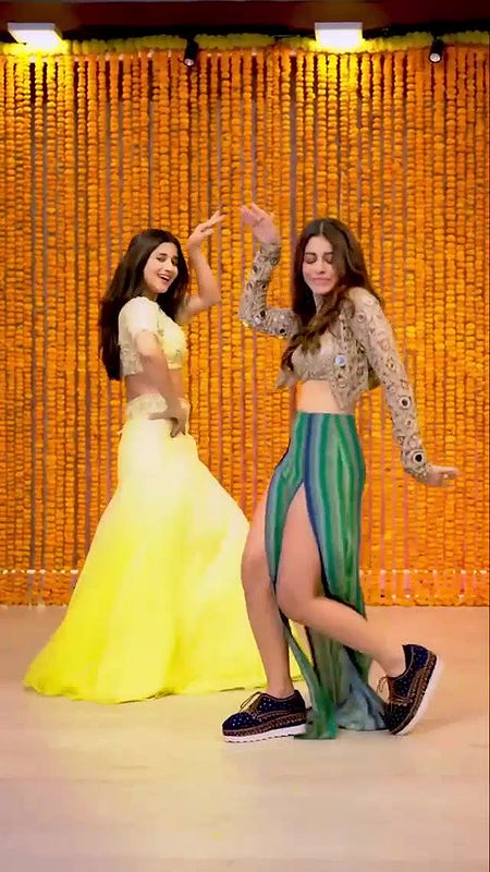 Actress kanikhamann sexy navel & thigh dance show for kushiyan da song