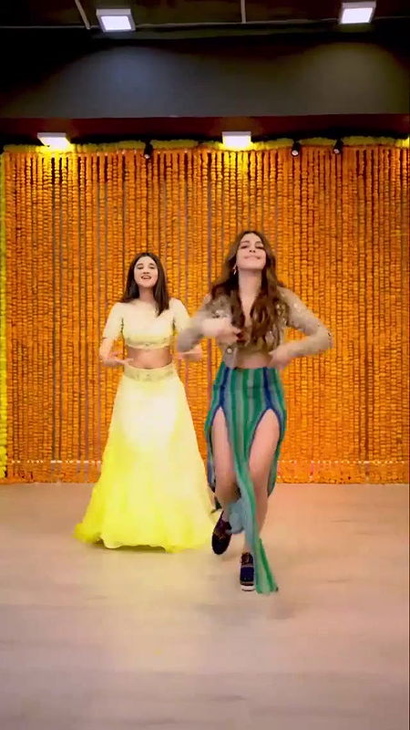 Actress kanikhamann sexy navel & thigh dance show for kushiyan da song