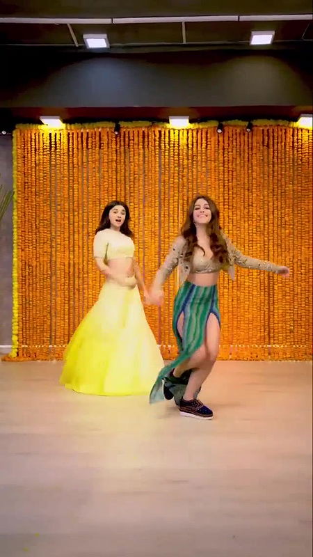 Actress kanikhamann sexy navel & thigh dance show for kushiyan da song