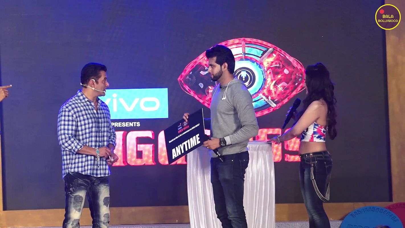 Ameesha Patel Hot navel show