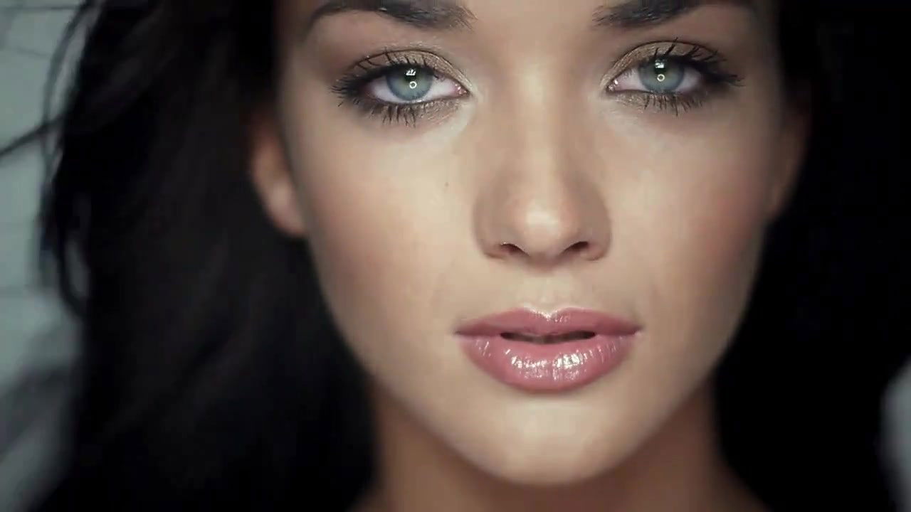 Amy Jackson White Tank top braless nipple impresion