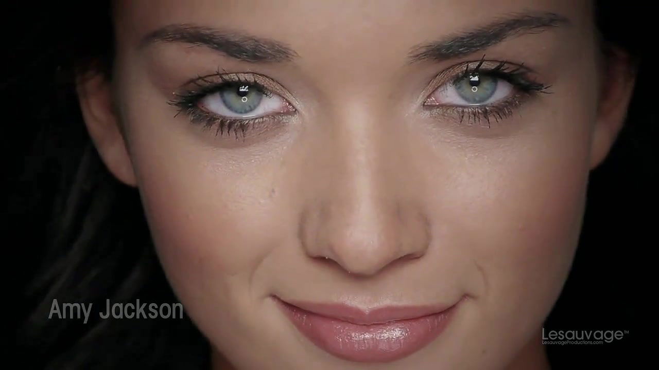 Amy Jackson White Tank top braless nipple impresion