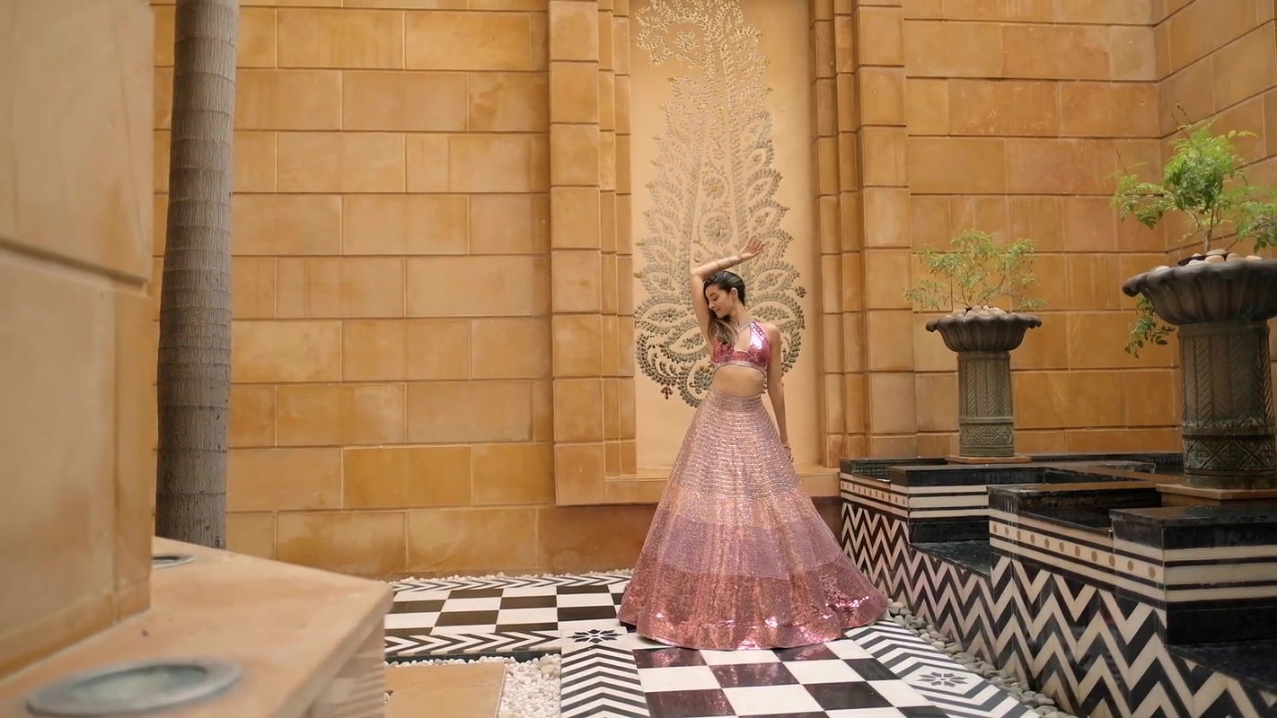 Anany Pandy – Frst Luk shut