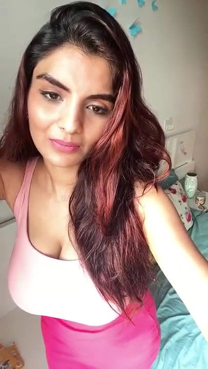 Anveshi Jain Latest Live Chat and Showing Huge Cleavage