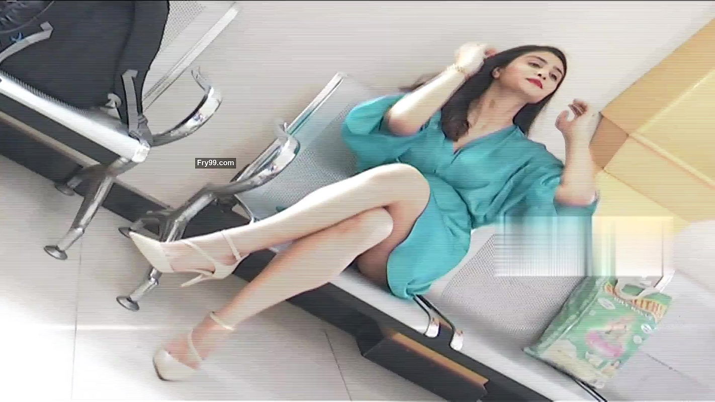 Arjun Reddy Fame Heroine JIA SHARMA Photo Shoot Compilation