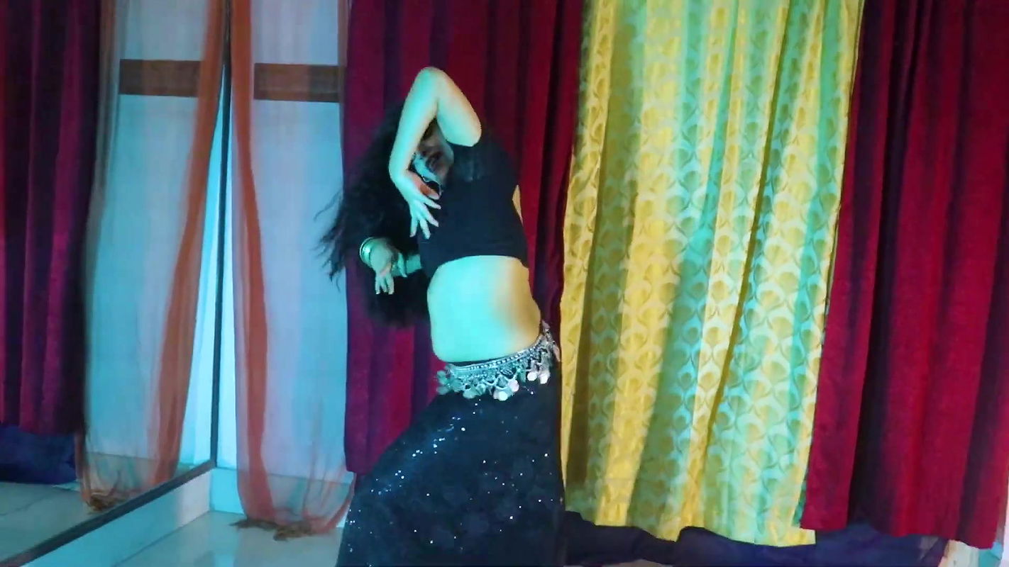 Ayesha bhattacharyaBelly Dance  on Pani Pani