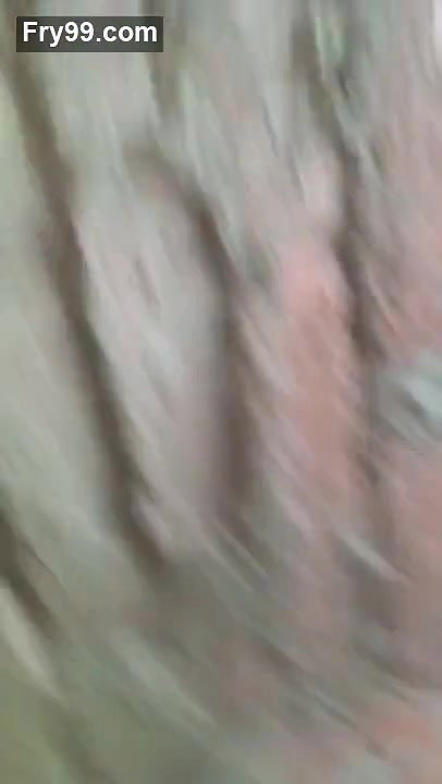 Desi village bhabi outdoor pee