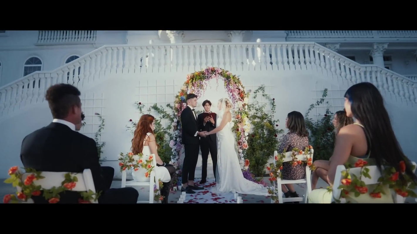 Bella Thorne Lesbian