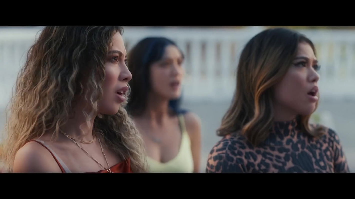 Bella Thorne Lesbian