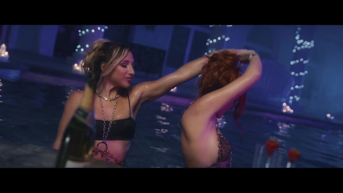 Bella Thorne Lesbian