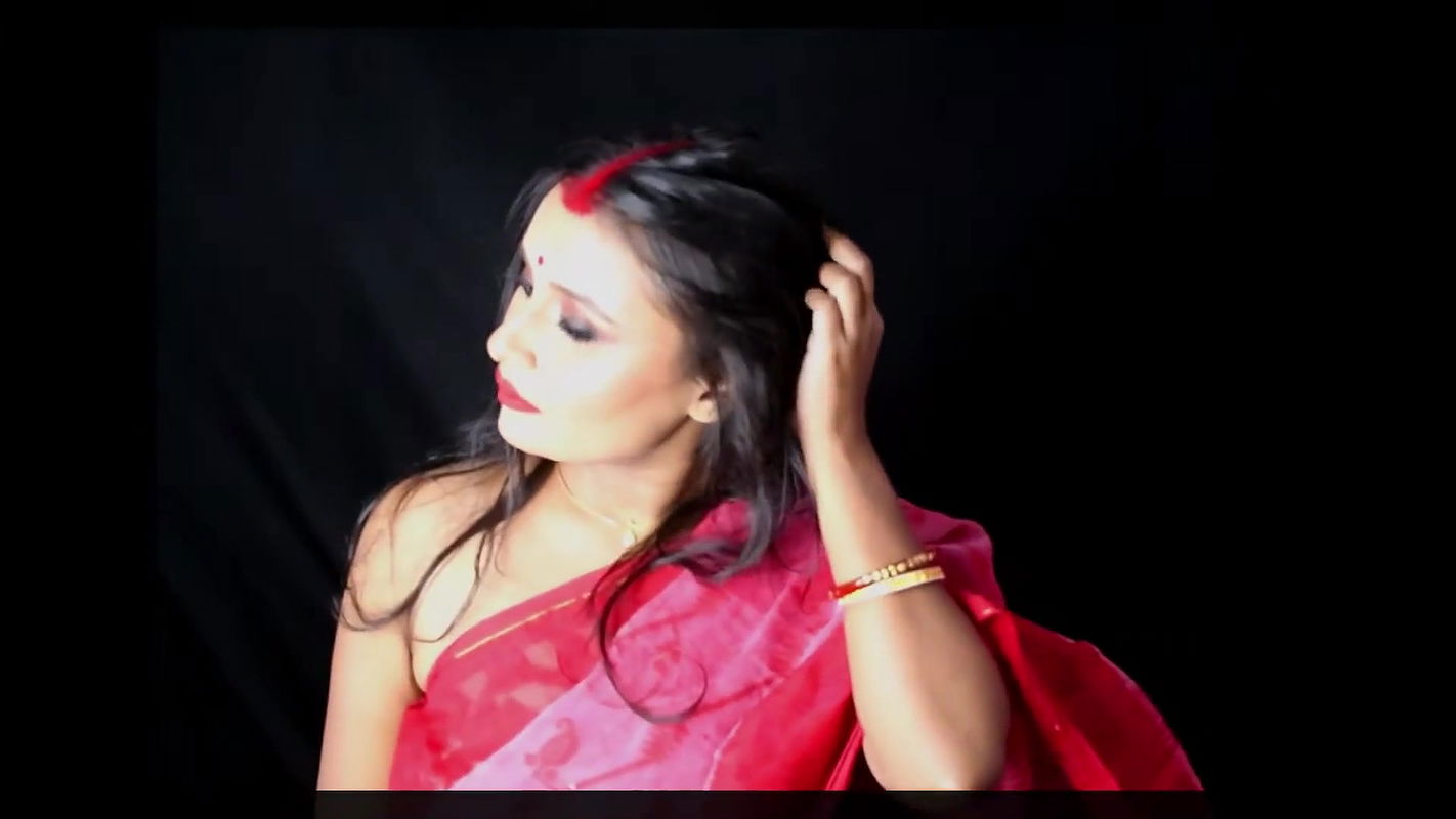 Bengali Model Ankita in Red & White Saree Photoshoot