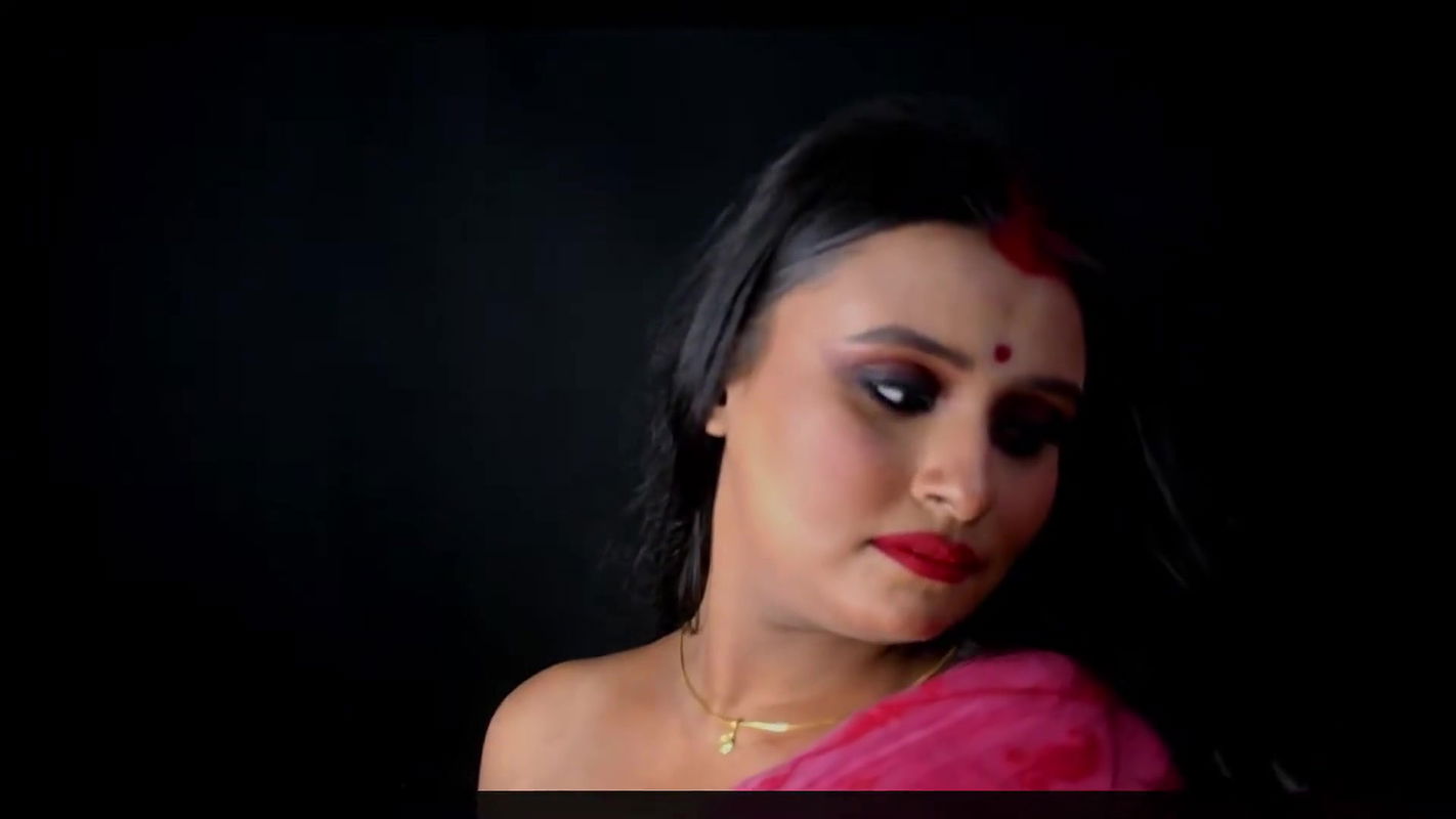 Bengali Model Ankita in Red & White Saree Photoshoot