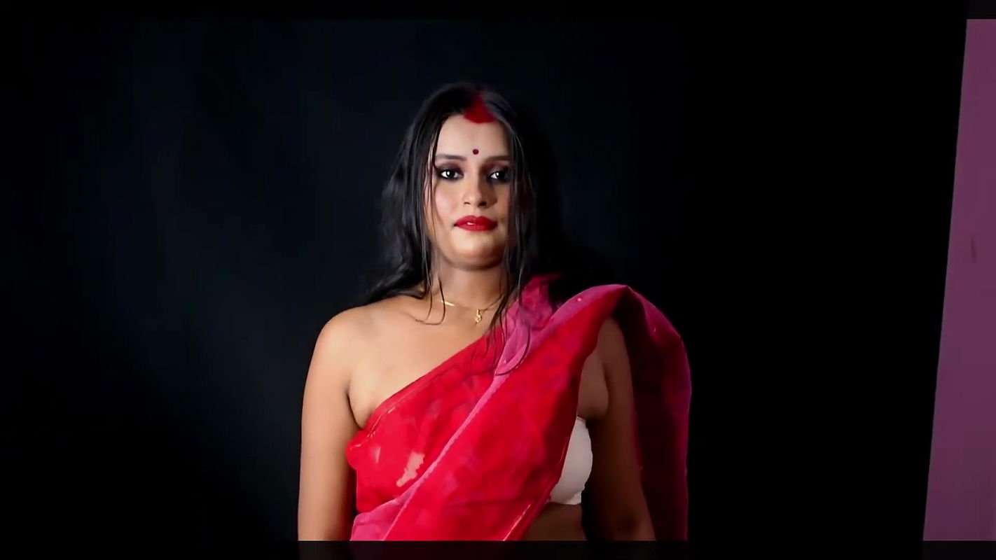 Bengali Model Ankita in Red & White Saree Photoshoot