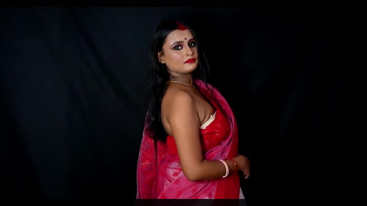 Bengali Model Ankita in Red & White Saree Photoshoot
