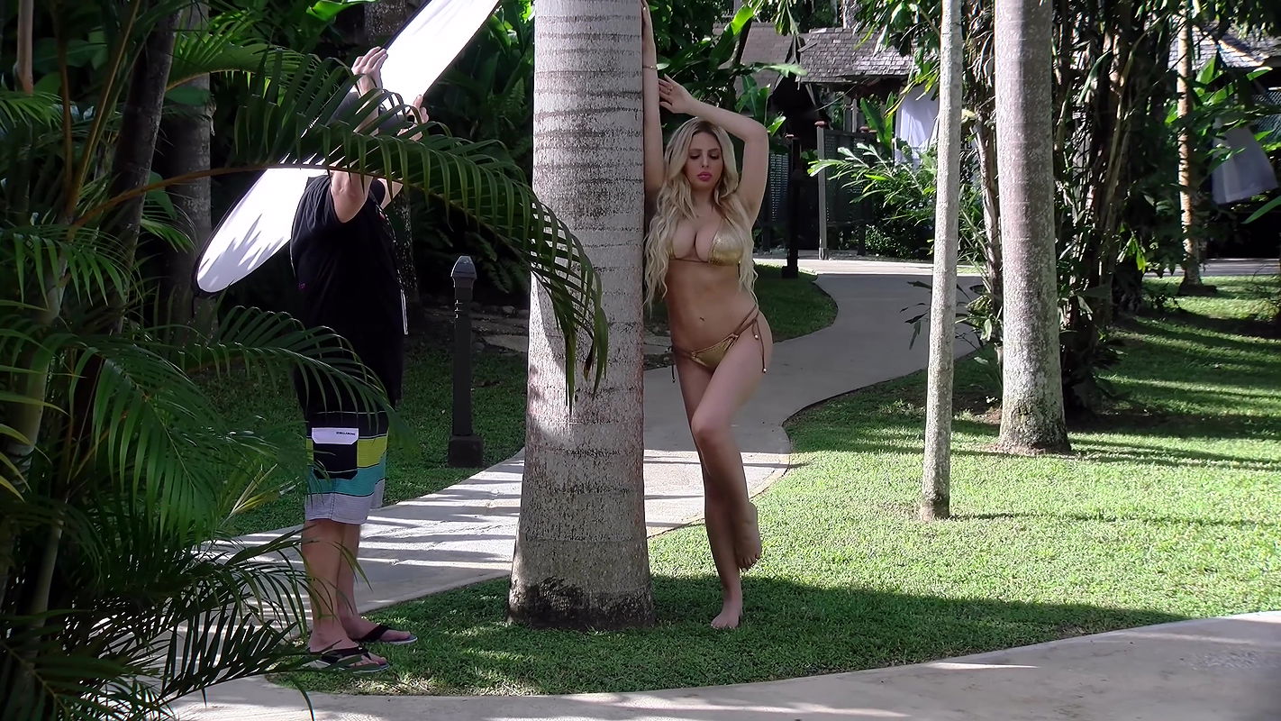 Blonde Bombshells  HD 2160p (4k).mkv