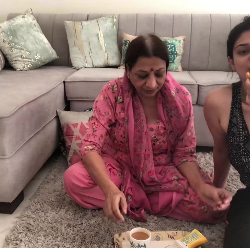 Cooking for the first time  pakoda  chai  mom  mini Vlog  Aditi Gautam .webm