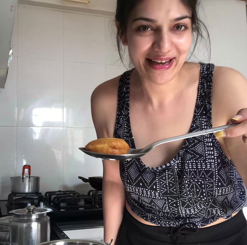 Cooking for the first time  pakoda  chai  mom  mini Vlog  Aditi Gautam .webm