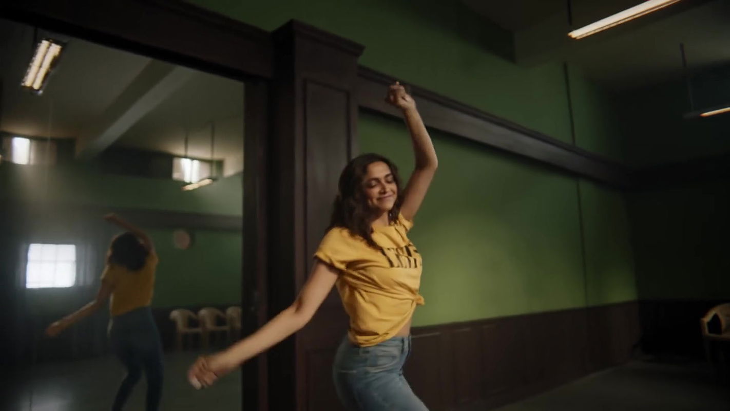 Deepika Latest Hot Ad.mkv