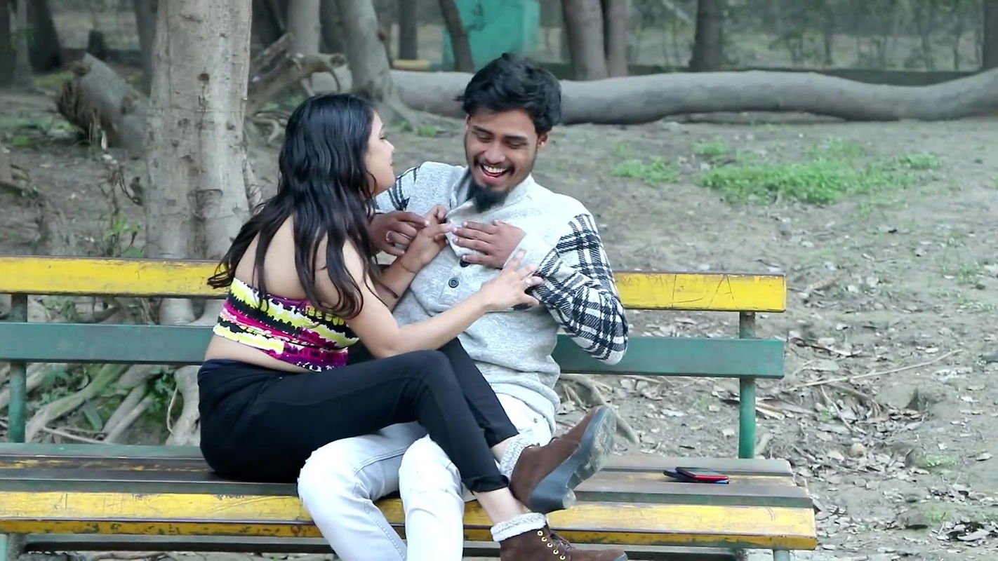 Delhi girlfriend having fun with boyfriend